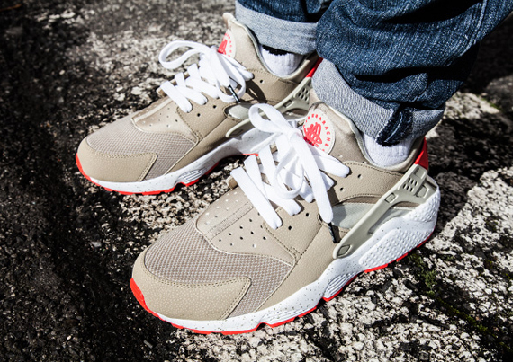 nike air huarache light beige laser crimson